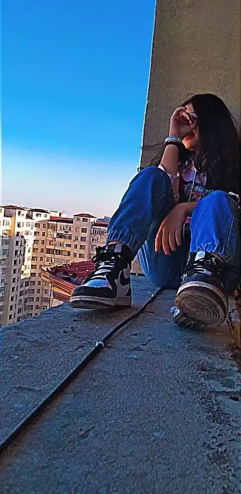 hijab-girl-hide-face-pic-dp