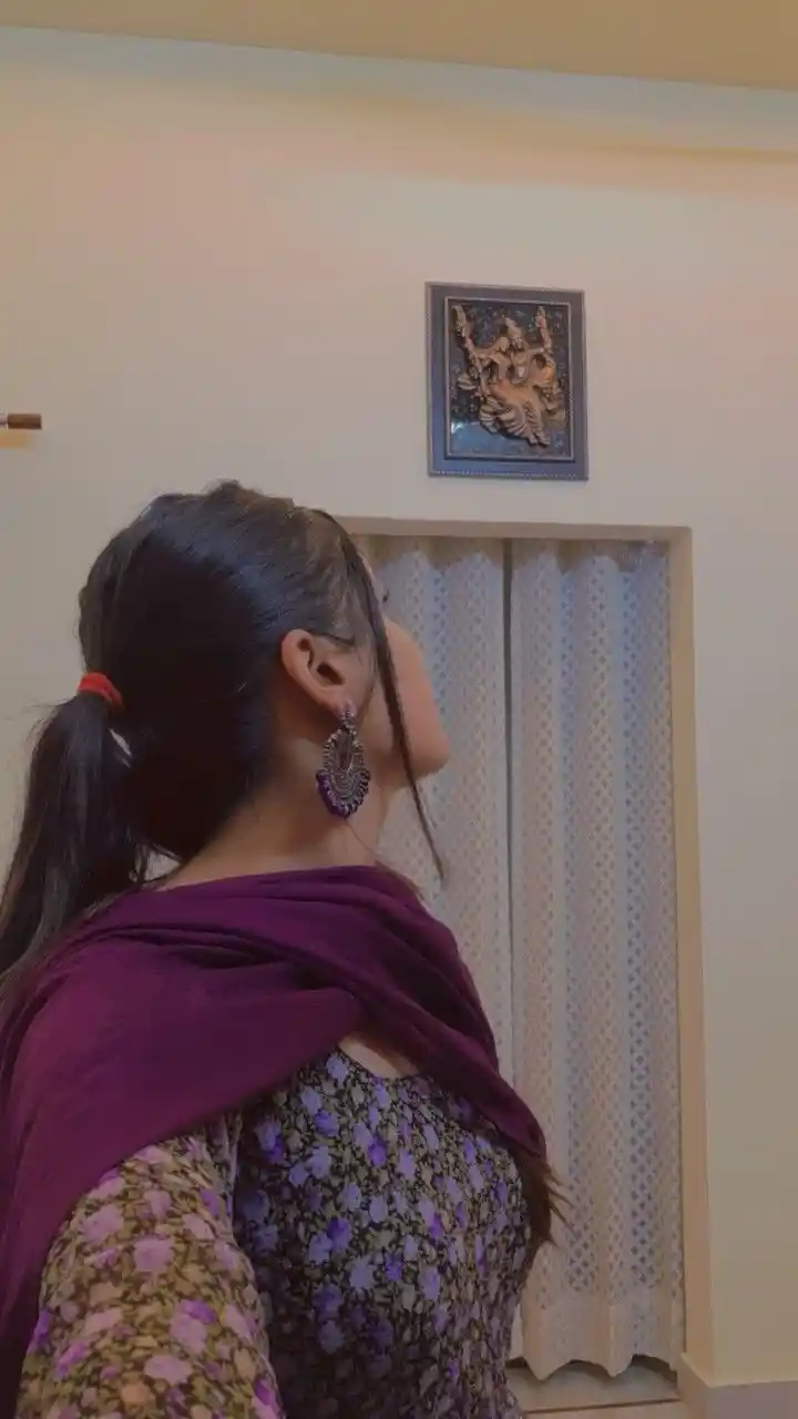 hijab-girl-hide-face-pic-dp