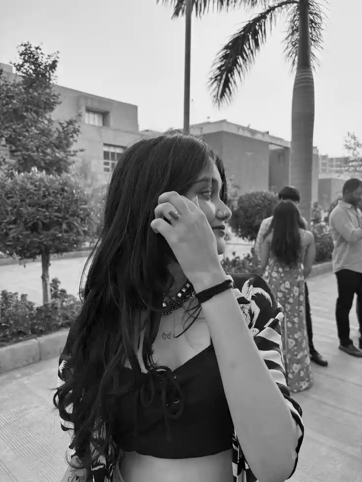 hijab-girl-hide-face-pic-dp