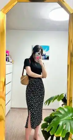 real-simple-girl-image-hide-face