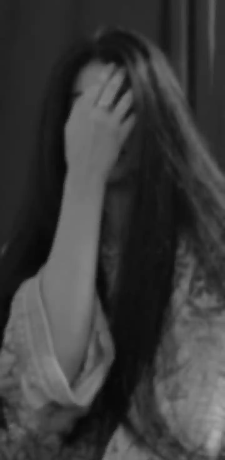 real-simple-girl-image-hide-face